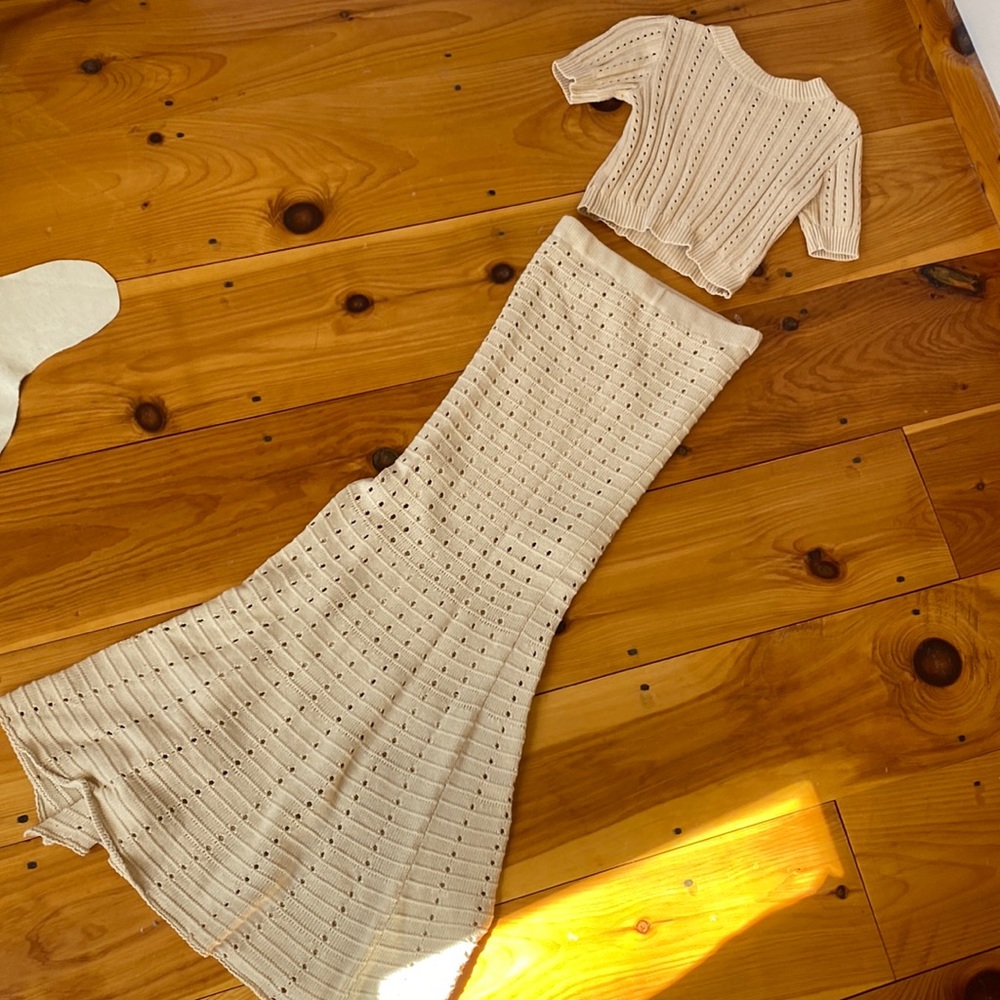 New without tags Vici skirt and crop set. Knit. Beige color.